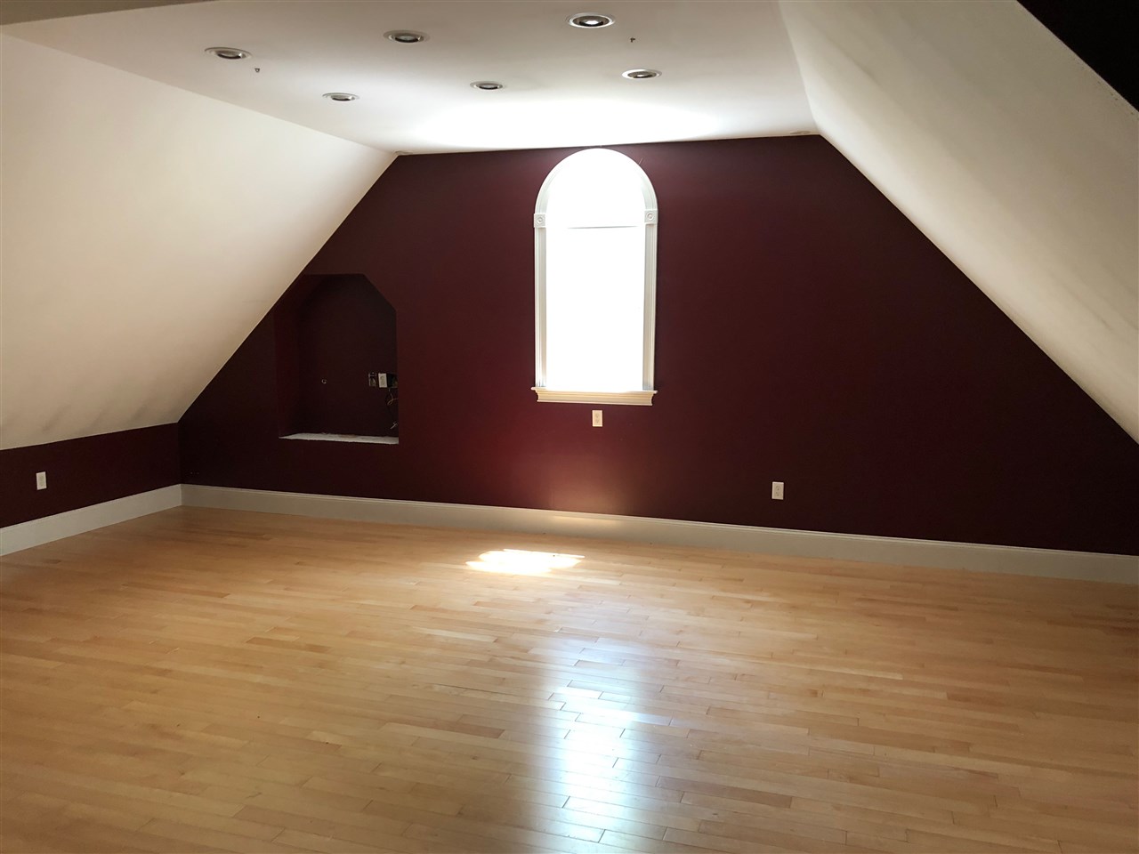 4 Cross Road Derry, NH 03038 - Photo 14 of 19