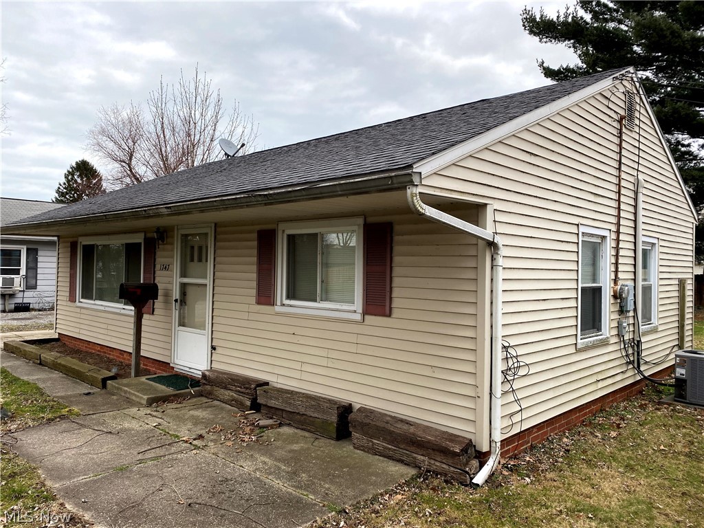 1747 Benjamin Road Madison, OH 44057 - Photo 2 of 15