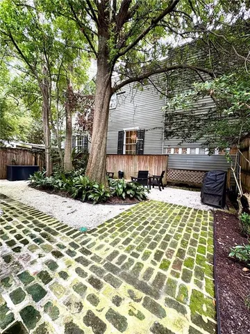 $1,900 | 2906 Prytania Street, Unit 203, New Orleans, LA 70115