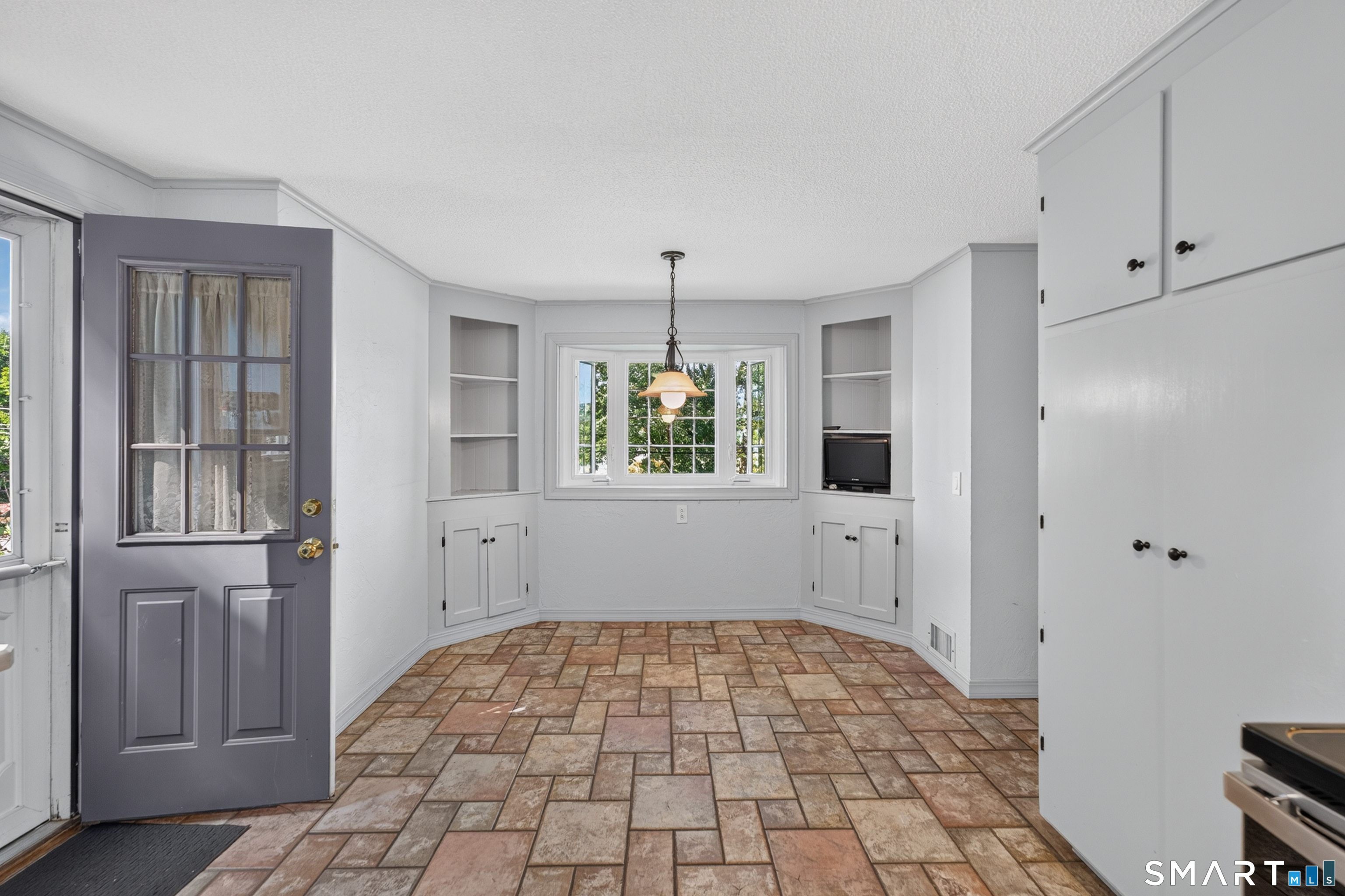 95 Pilgrim Road Bristol, CT 06010 - Photo 9 of 29 Gallery Image 9