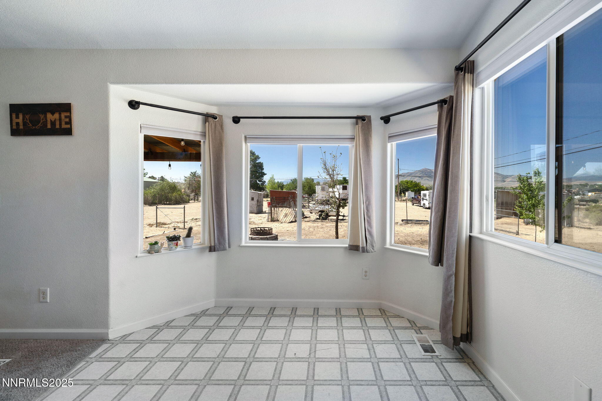 11610 Mistletoe Street Reno, NV 89506 - Photo 7 of 40 24-web-or-mls-11610 Mistletoe-11