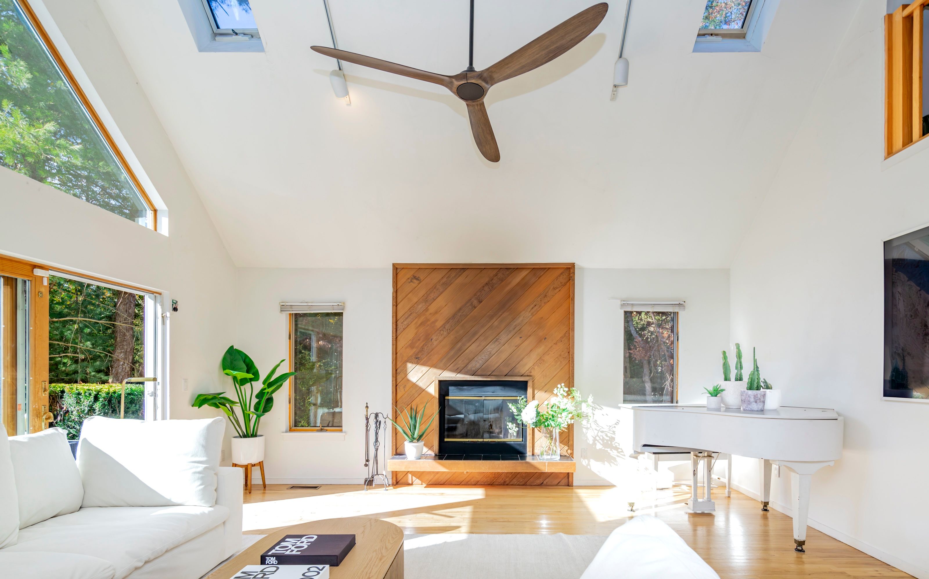 67 Edwards Hole Road East Hampton, NY 11937 - Photo 9 of 36