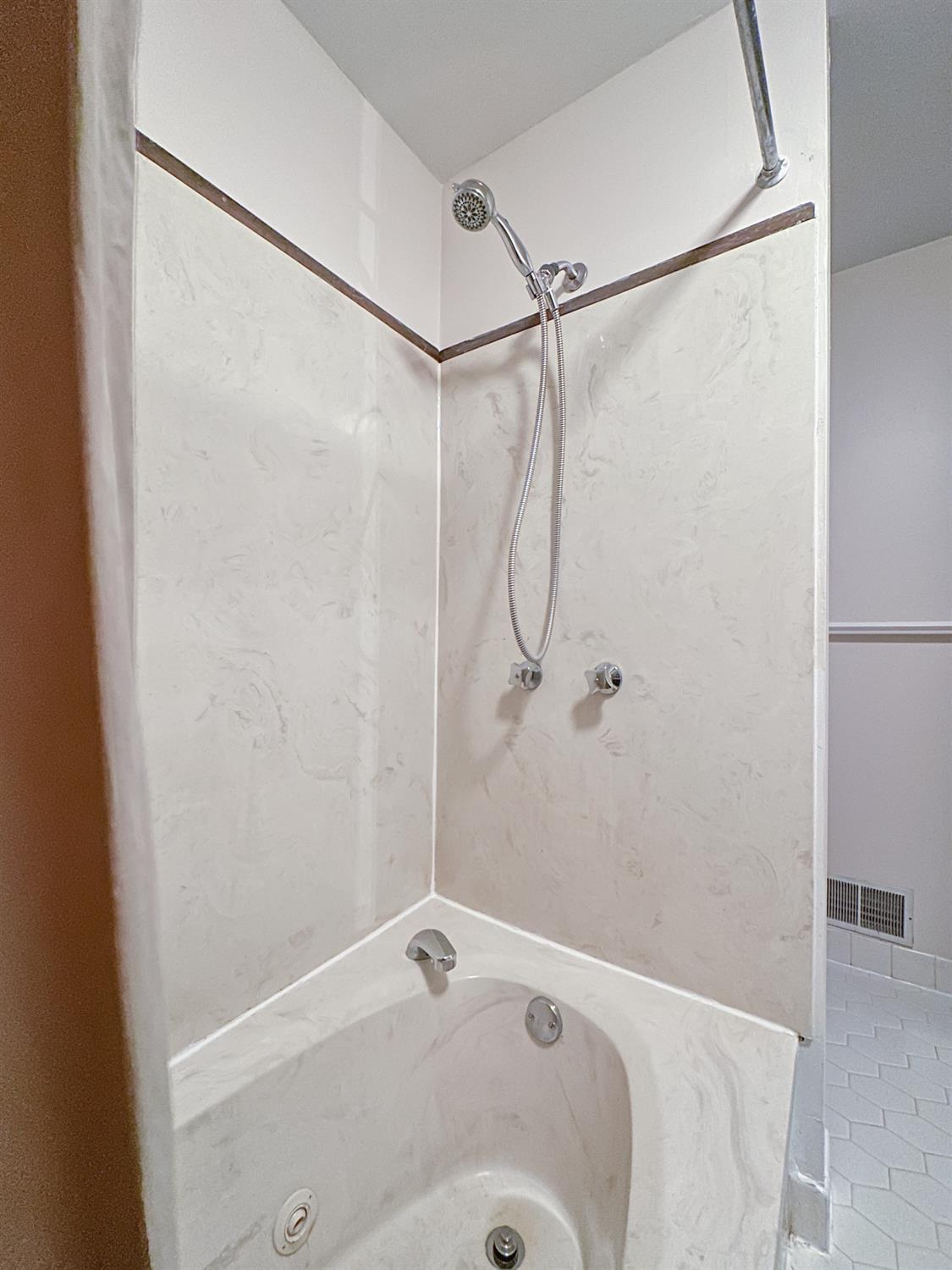 3313 North Bend Road, Unit H Cincinnati, OH 45239 - Photo 16 of 27