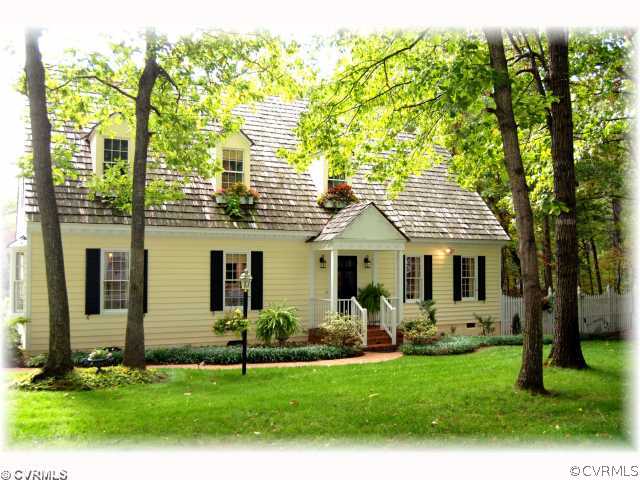 a front view of house with yard
