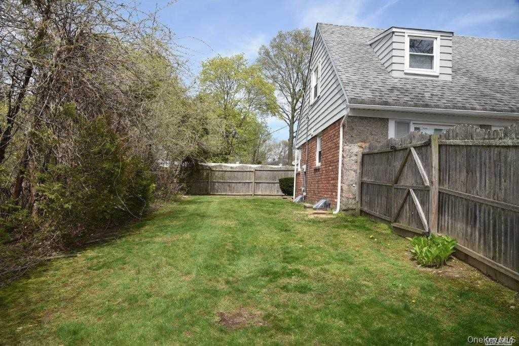 267 Haypath Road Old Bethpage, NY 11804 - Photo 21 of 22