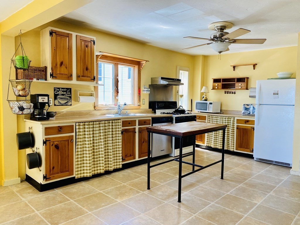 6 Stoney Beach Road Hull, MA 02045 - Photo 6 of 42 Gallery Image 6