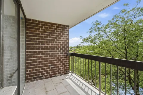 $525,000 | 2 Bay Club Drive, Unit 6F | Bay Terrace