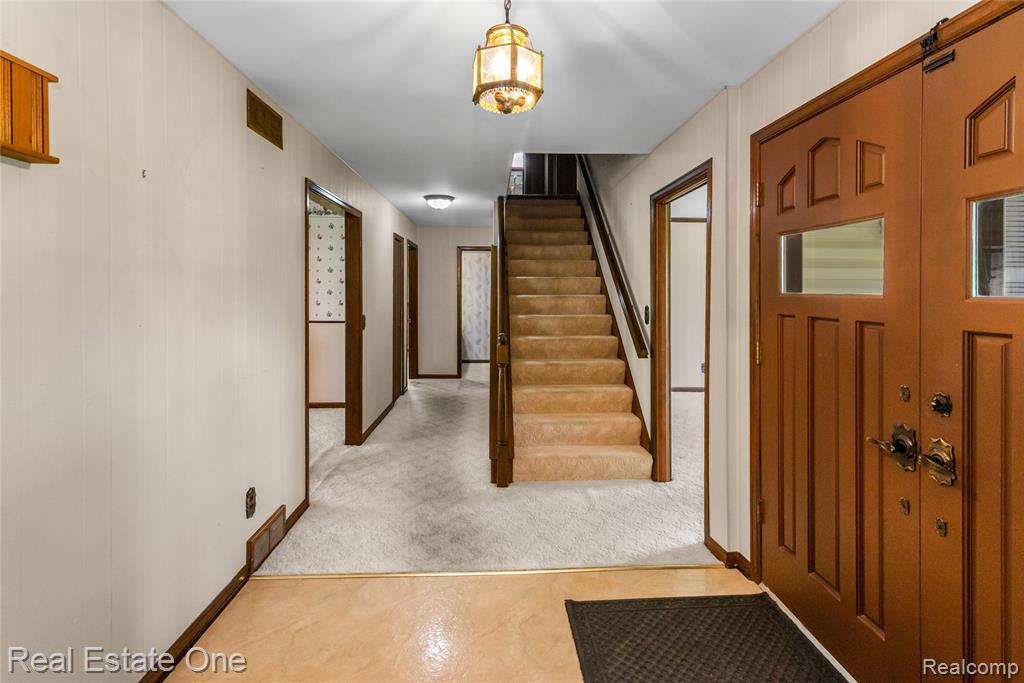 9050 Earhart Road South Lyon, MI 48178 - Photo 6 of 55
