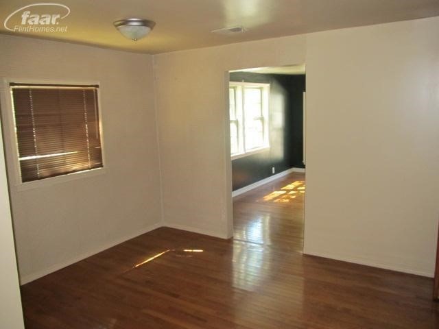 216 4th Street Fenton, MI 48430 - Photo 12 of 16 20144926-11.JPG