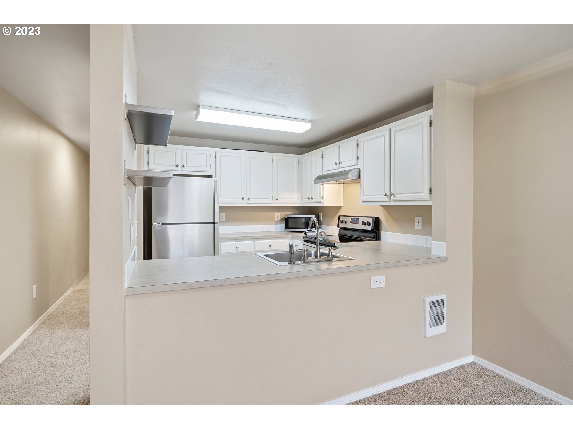 17516 Northwest Springville Road, Unit B16 Portland, OR 97229 - Photo 12 of 31 Gallery Image 12