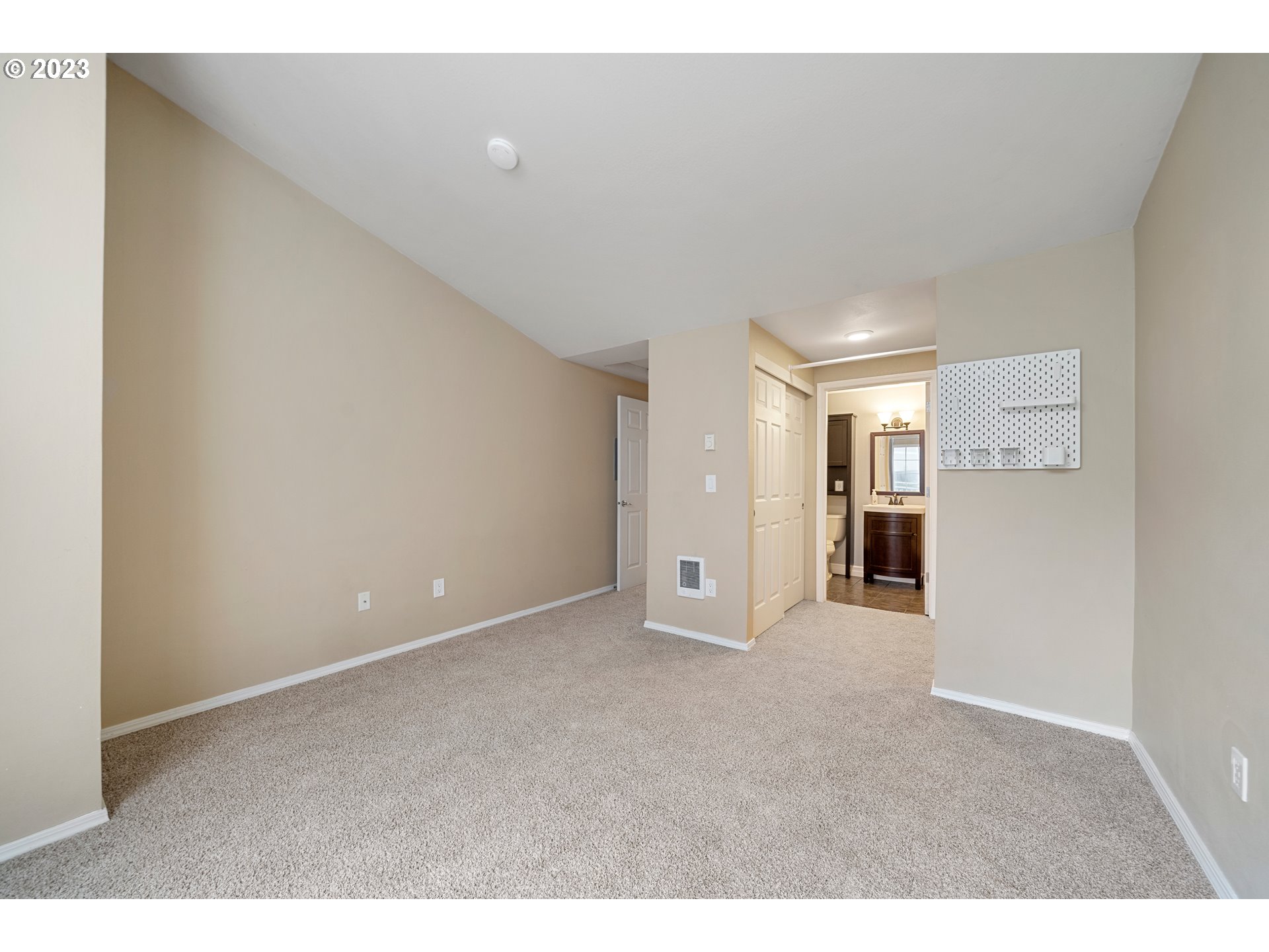 17516 Northwest Springville Road, Unit B16 Portland, OR 97229 - Photo 19 of 31 Gallery Image 19