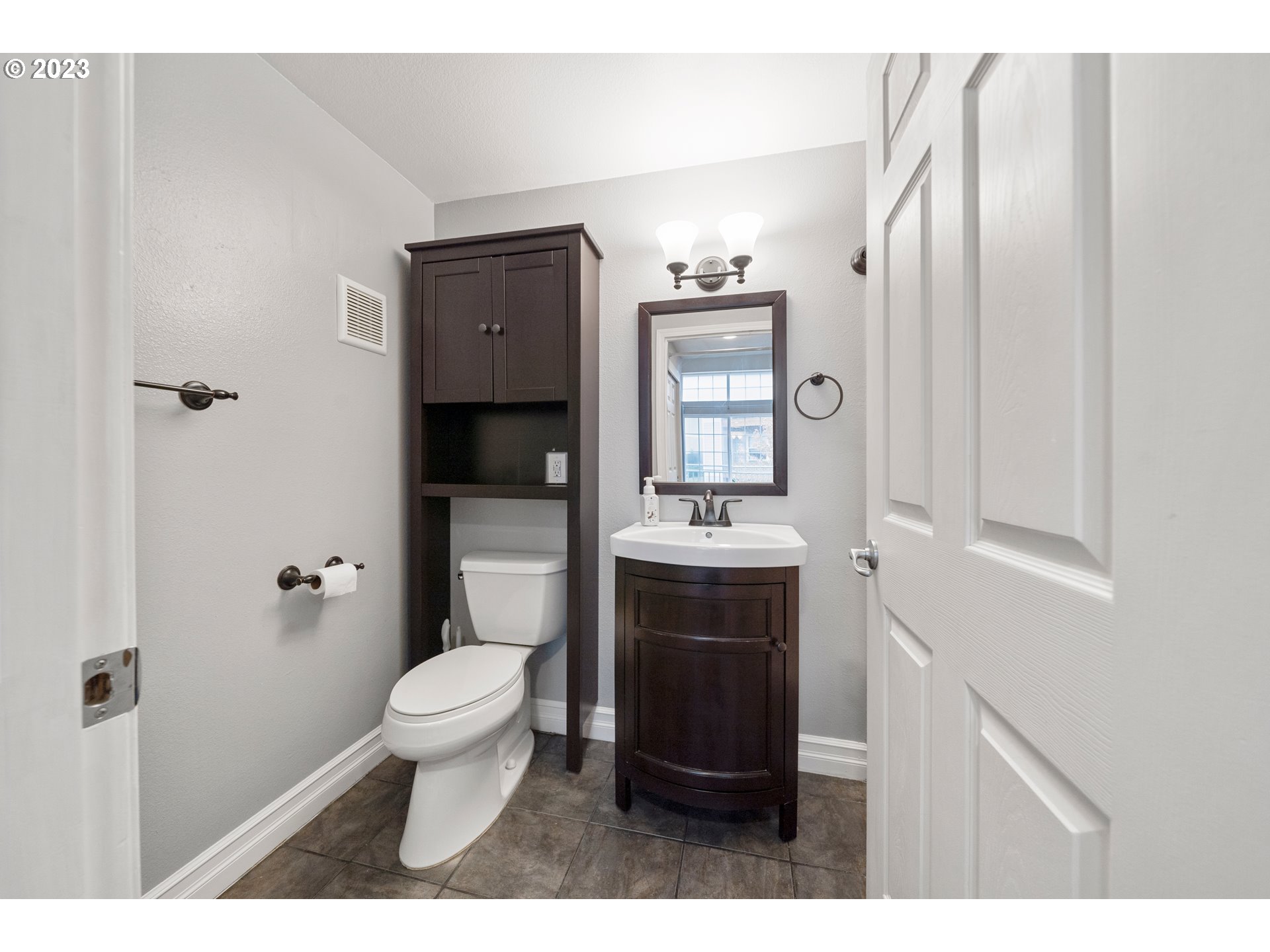 17516 Northwest Springville Road, Unit B16 Portland, OR 97229 - Photo 21 of 31 Gallery Image 21