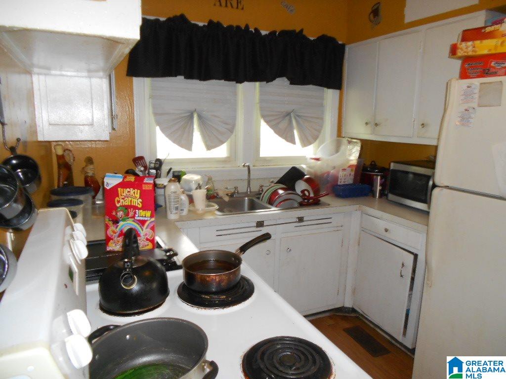 218 Vann Street Midfield, AL 35228 - Photo 4 of 9