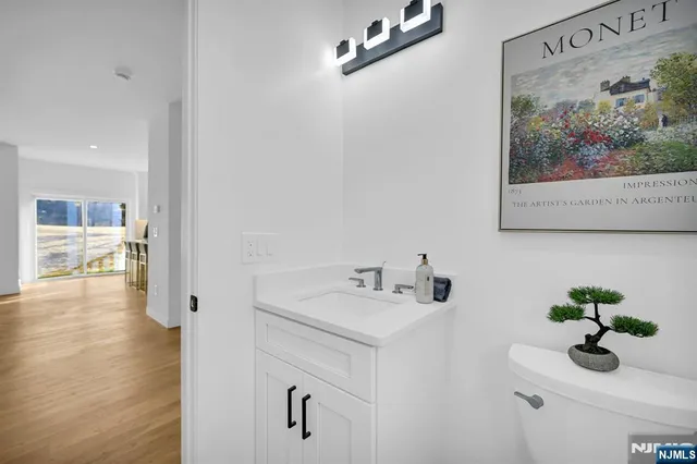 $939,999 | 7 Emerald Drive, Hamburg, NJ 07419