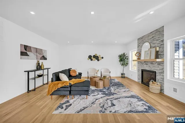 $939,999 | 7 Emerald Drive, Hamburg, NJ 07419