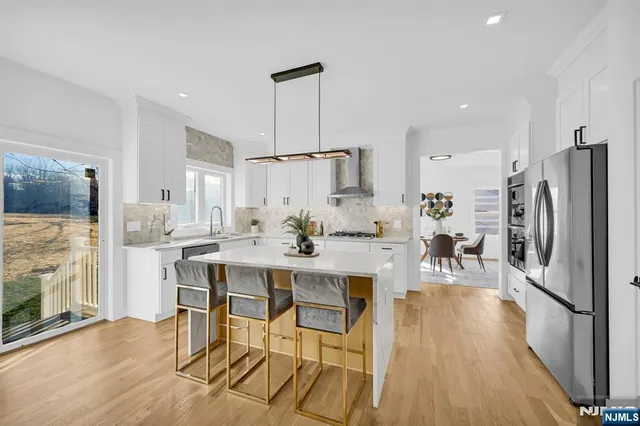 $939,999 | 7 Emerald Drive, Hamburg, NJ 07419