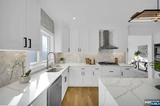 $939,999 | 7 Emerald Drive, Hamburg, NJ 07419