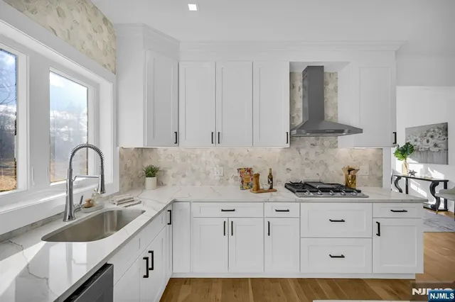 $939,999 | 7 Emerald Drive, Hamburg, NJ 07419