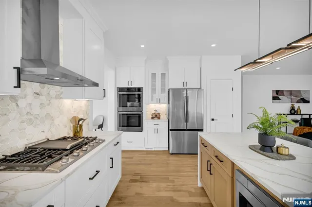 $939,999 | 7 Emerald Drive, Hamburg, NJ 07419