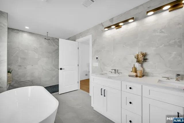 $939,999 | 7 Emerald Drive, Hamburg, NJ 07419