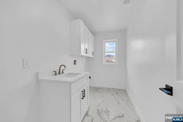 $939,999 | 7 Emerald Drive, Hamburg, NJ 07419