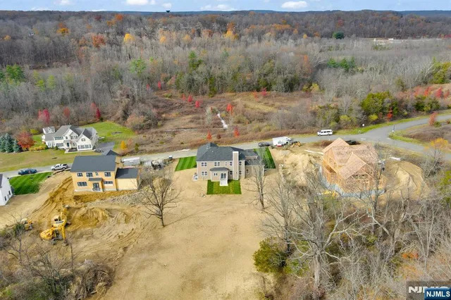 $939,999 | 7 Emerald Drive, Hamburg, NJ 07419