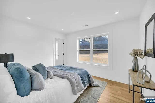 $939,999 | 7 Emerald Drive, Hamburg, NJ 07419