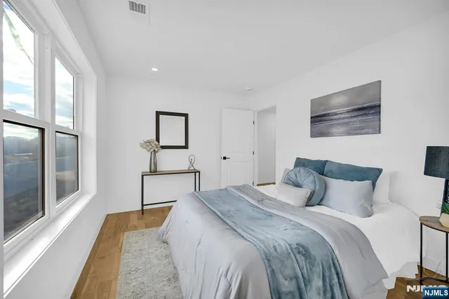 $939,999 | 7 Emerald Drive, Hamburg, NJ 07419