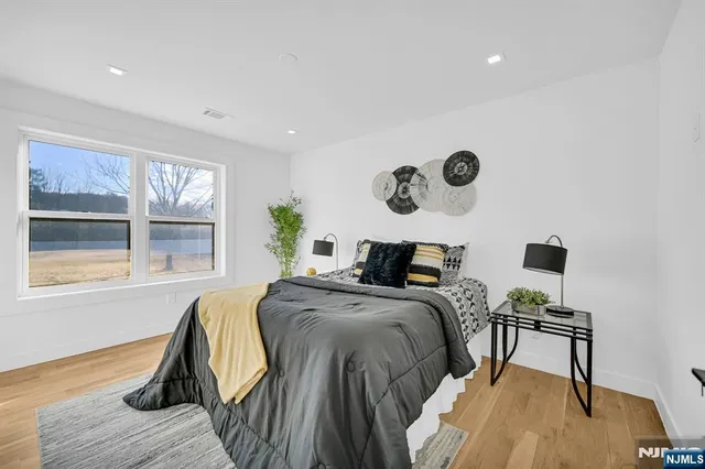 $939,999 | 7 Emerald Drive, Hamburg, NJ 07419