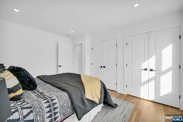 $939,999 | 7 Emerald Drive, Hamburg, NJ 07419