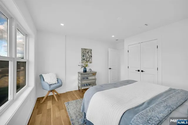 $939,999 | 7 Emerald Drive, Hamburg, NJ 07419