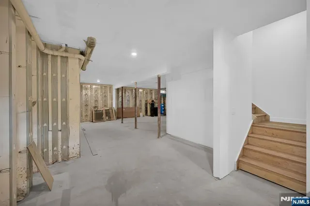 $939,999 | 7 Emerald Drive, Hamburg, NJ 07419