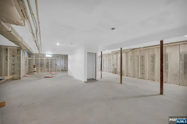 $939,999 | 7 Emerald Drive, Hamburg, NJ 07419