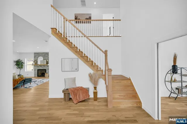 $939,999 | 7 Emerald Drive, Hamburg, NJ 07419