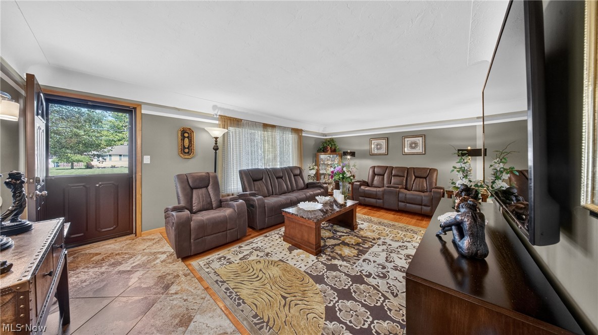 6649 Maplehurst Road North Olmsted, OH 44070 - Photo 6 of 47
