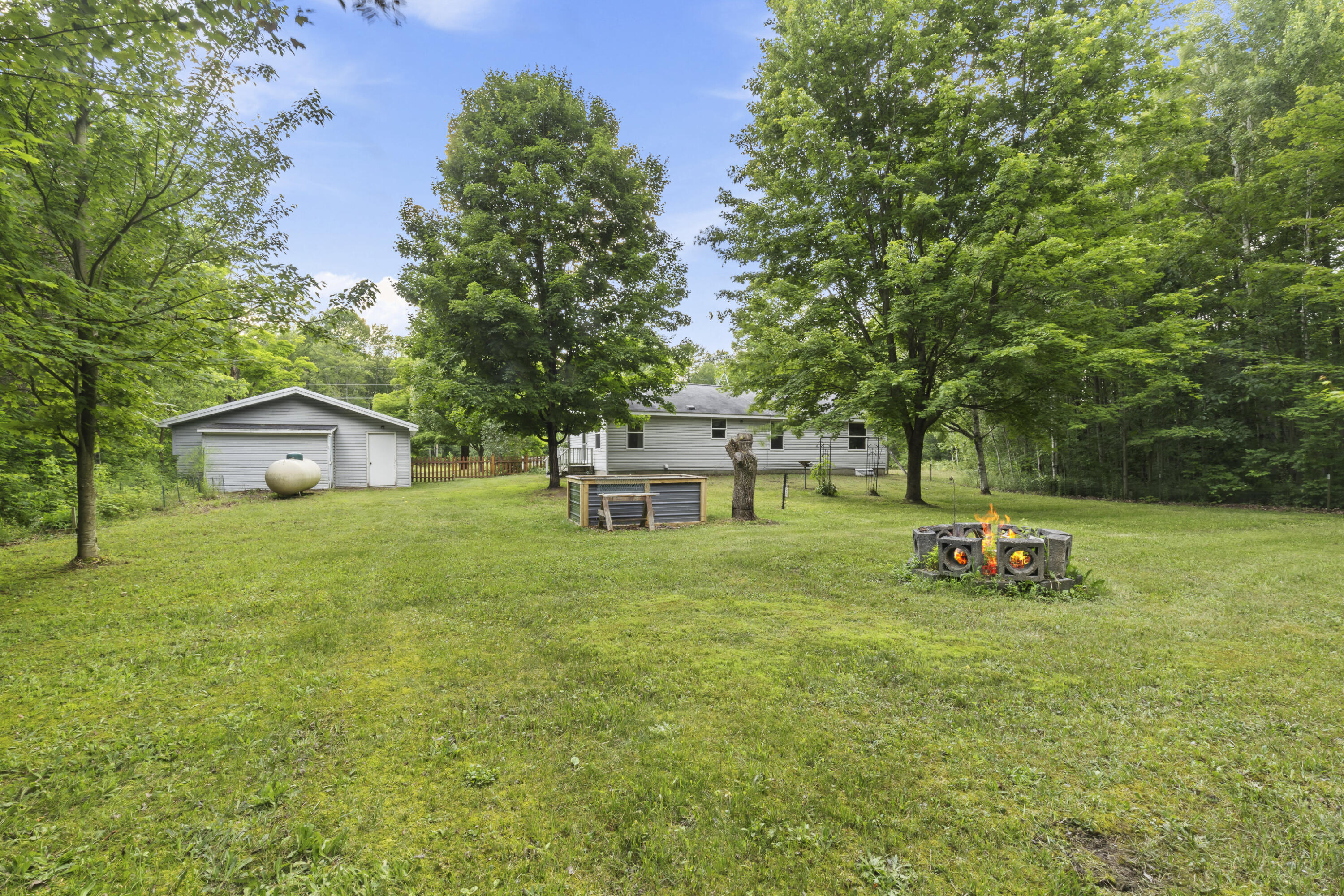 3839 Wallaker Road Benzonia, MI 49616 - Photo 7 of 37 0S5A1595