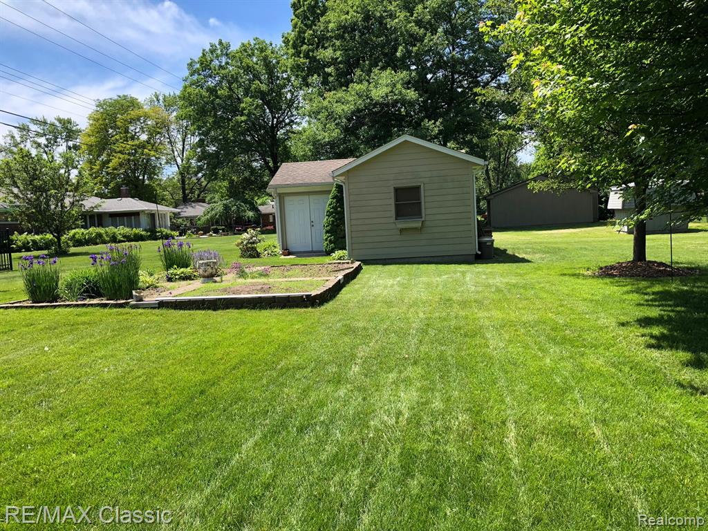415 Booth Road Troy, MI 48085 - Photo 45 of 52