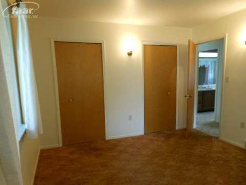 5433 Van Slyke Road Flint, MI 48507 - Photo 8 of 42 20365271-7.JPG