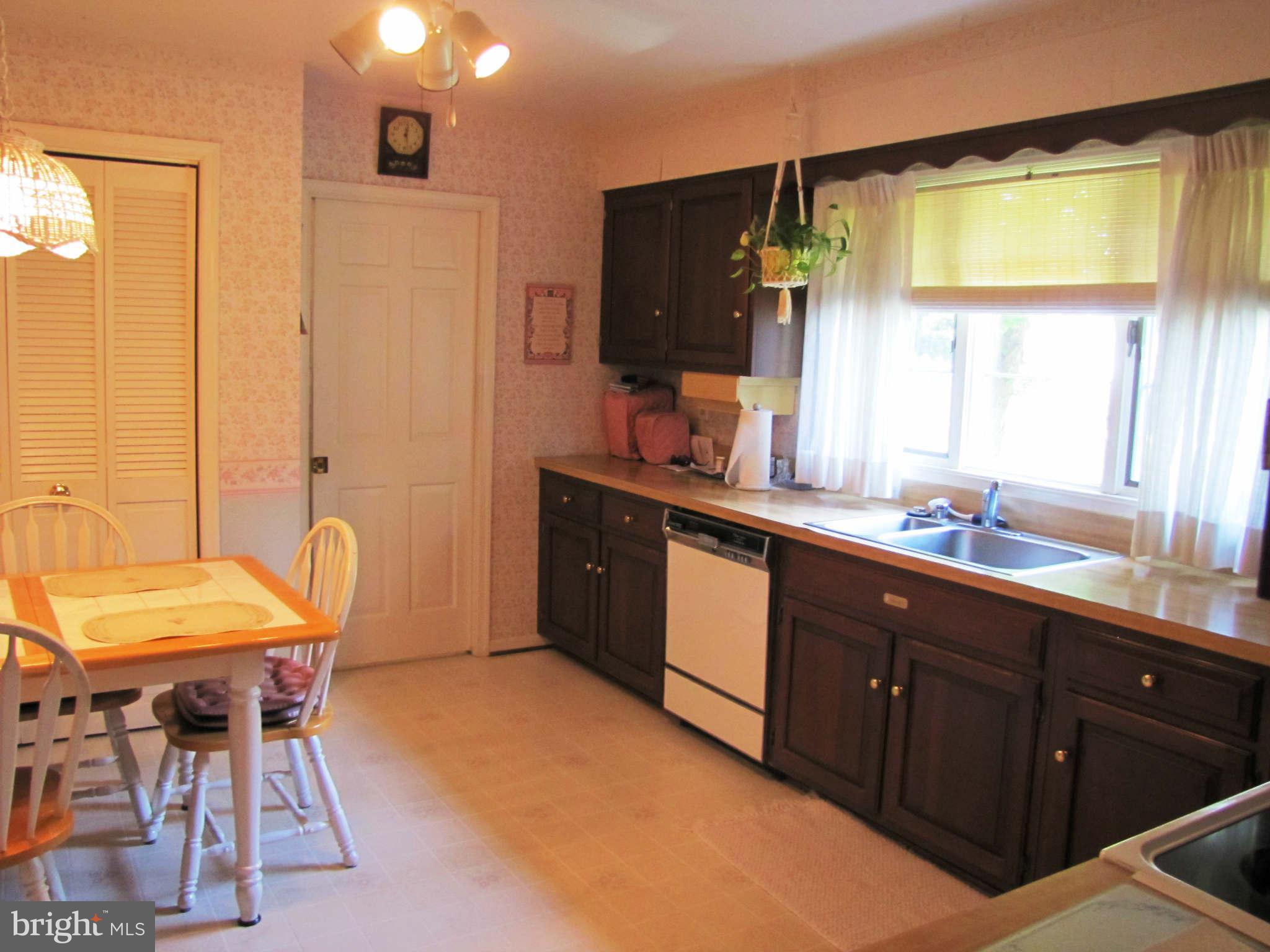 6106 Brooklyn Bridge Road Laurel, MD 20707 - Photo 11 of 26 Kitchen