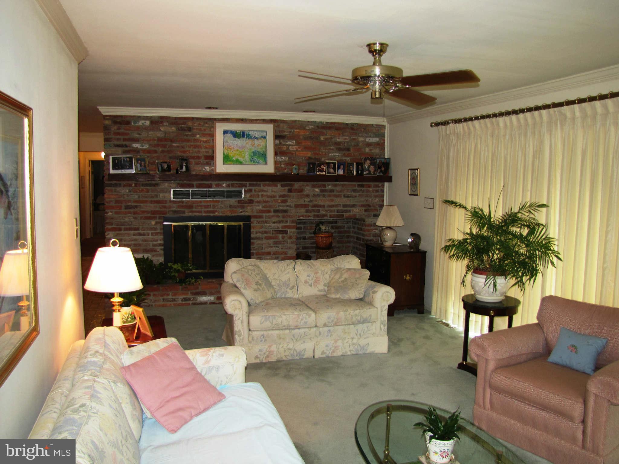 6106 Brooklyn Bridge Road Laurel, MD 20707 - Photo 7 of 26 Family Room