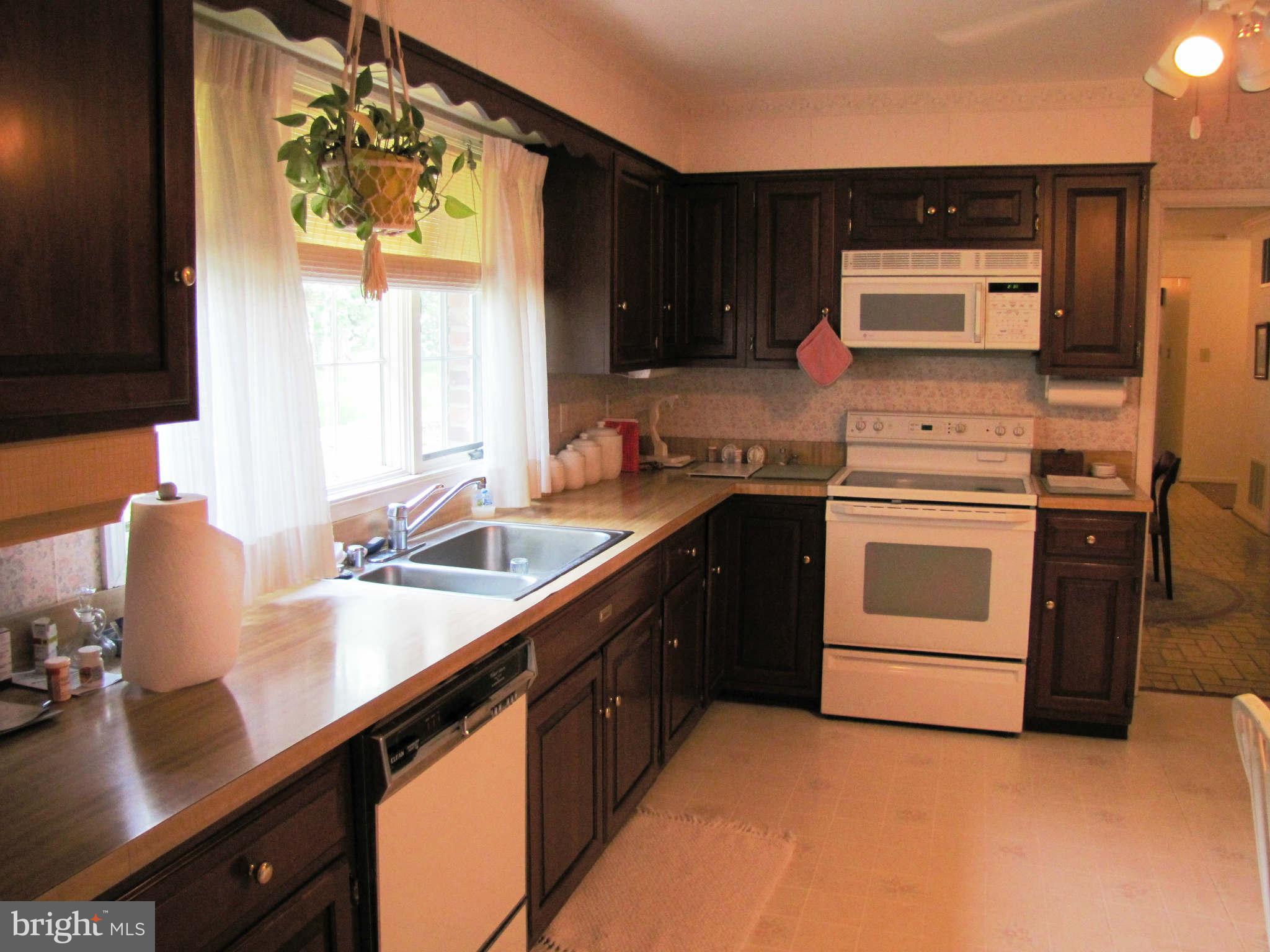 6106 Brooklyn Bridge Road Laurel, MD 20707 - Photo 9 of 26 Kitchen