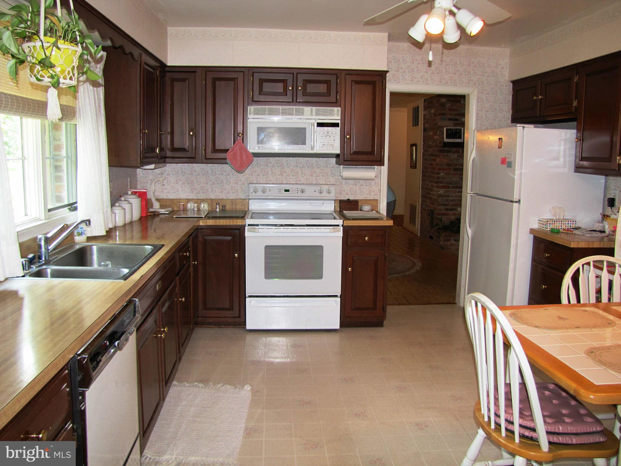 6106 Brooklyn Bridge Road Laurel, MD 20707 - Photo 10 of 26 Kitchen