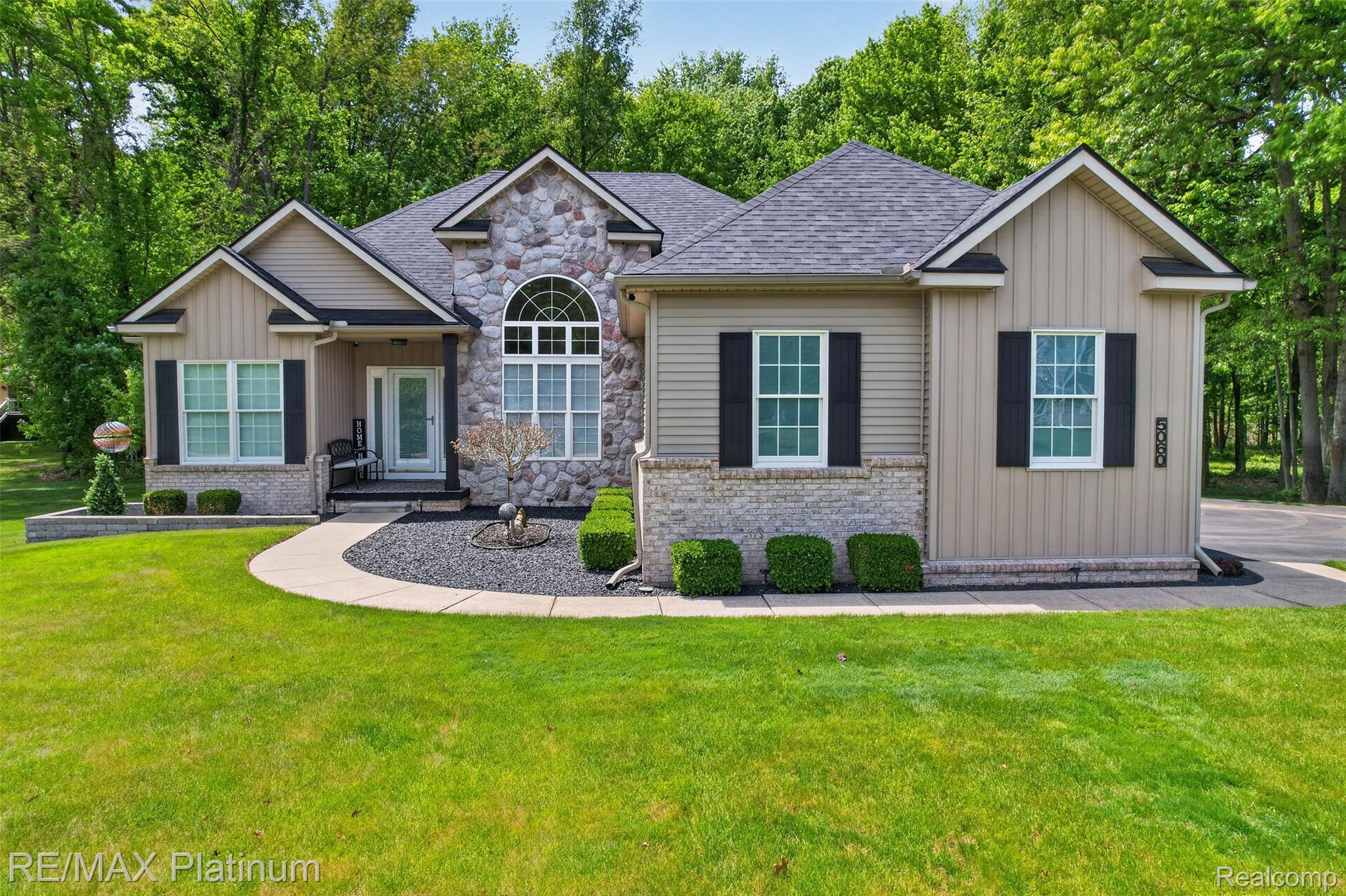 5060 Yax Pointe Drive Howell, MI 48843 - Photo 39 of 61 DJI_0242.jpg