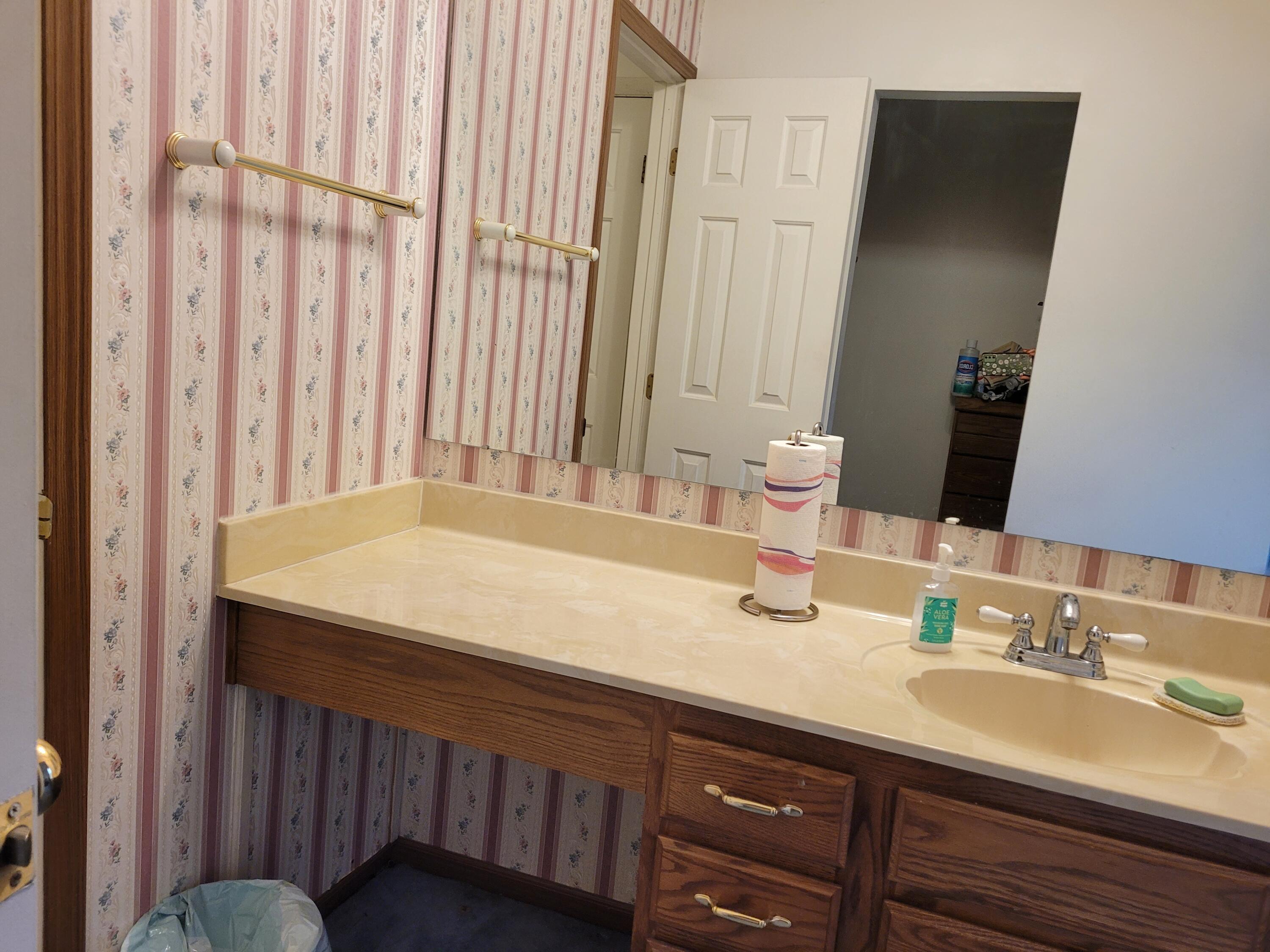 2475 Koebel Road Columbus, OH 43207 - Photo 15 of 18 extra sink up