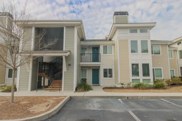 $2,930 | 271 Alexandra Drive, Unit 12, Mount Pleasant, SC 29464