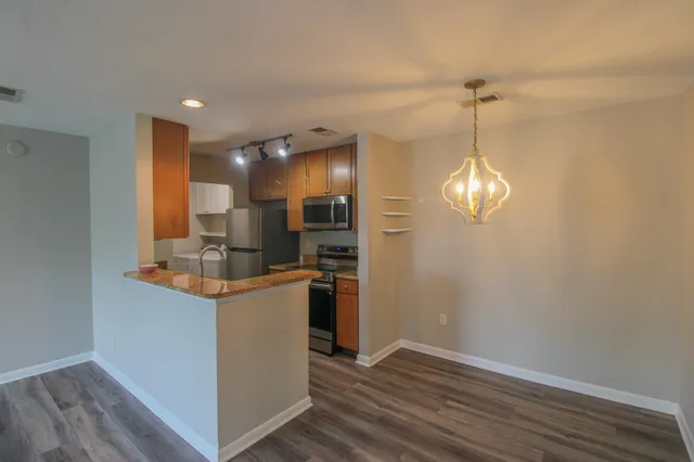 $2,930 | 271 Alexandra Drive, Unit 12, Mount Pleasant, SC 29464