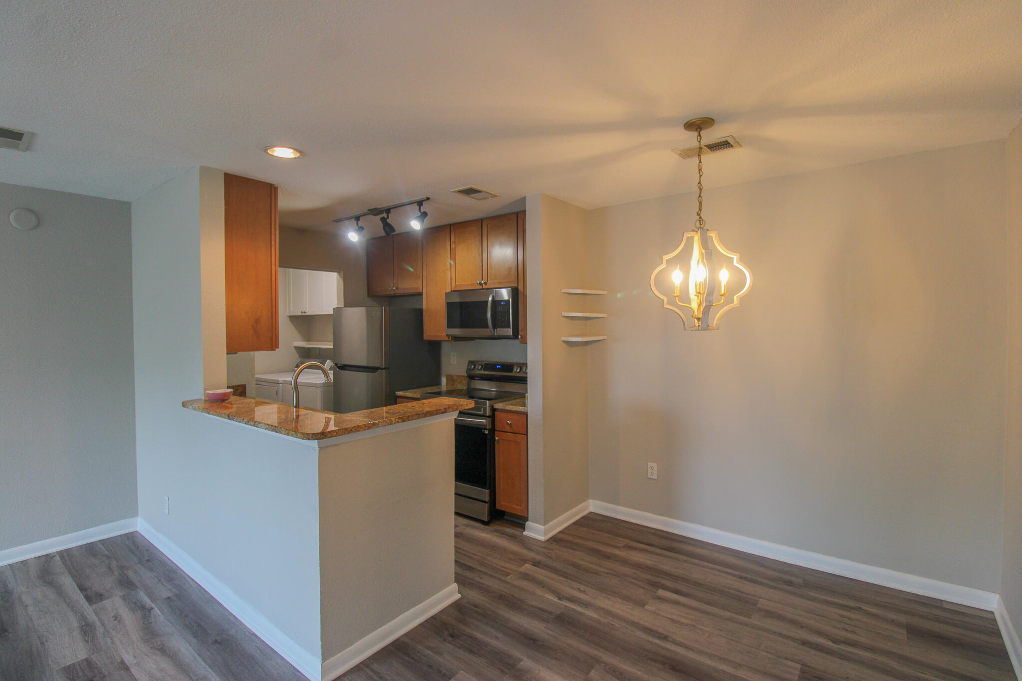 271 Alexandra Drive, Unit 12 Mount Pleasant, SC 29464 - Photo 3 of 17 BCE23FD9-A166-4A59-B4B8-83463688FC48