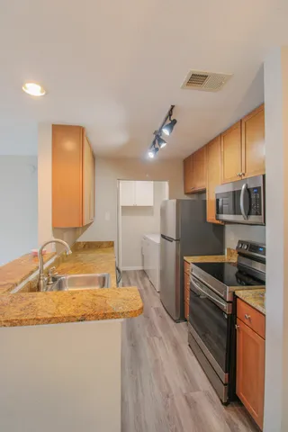 $2,930 | 271 Alexandra Drive, Unit 12, Mount Pleasant, SC 29464