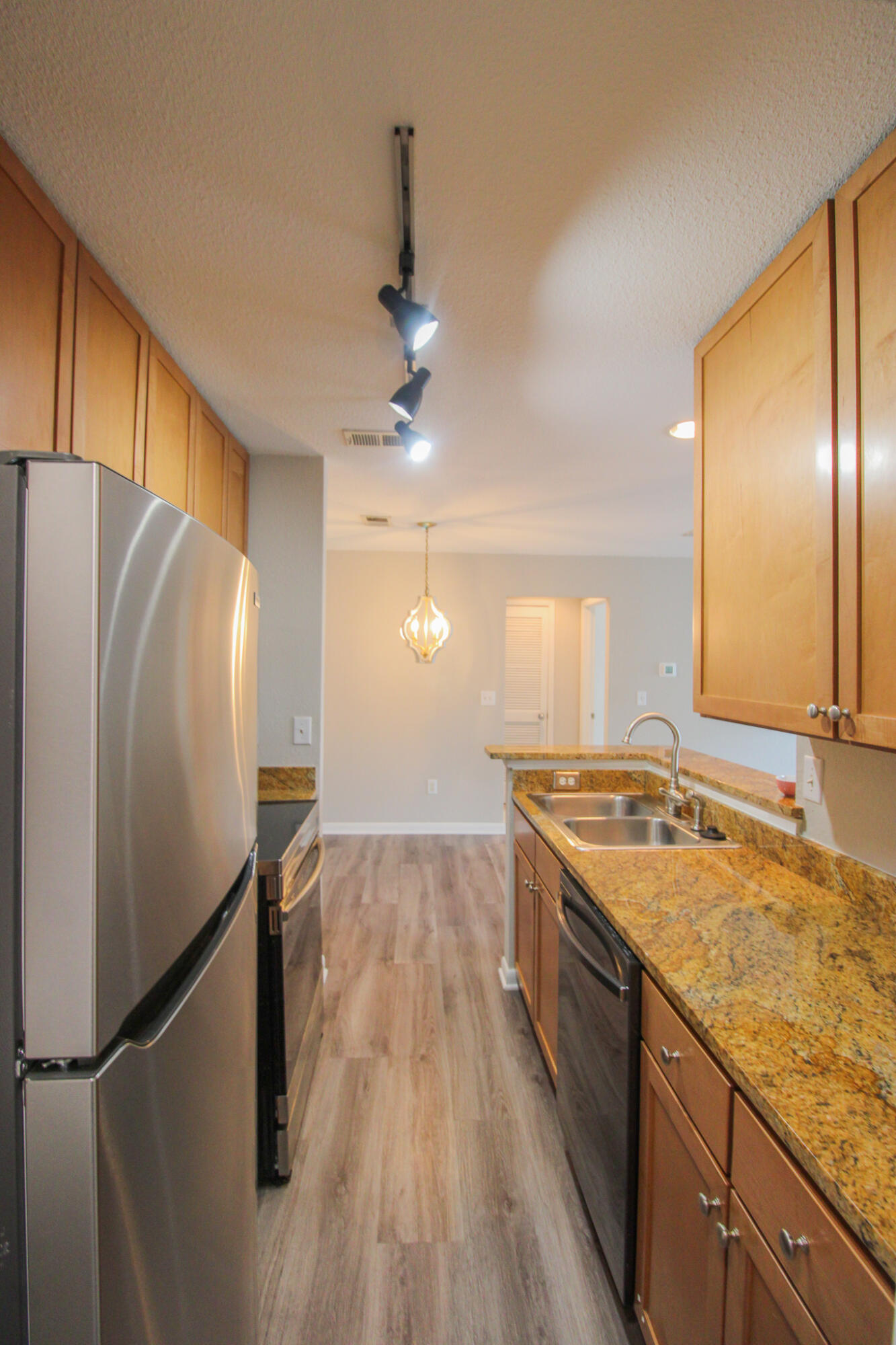 271 Alexandra Drive, Unit 12 Mount Pleasant, SC 29464 - Photo 7 of 17 CA2902D1-BF6E-4395-BB74-B262F756EF3D