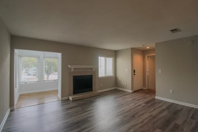 $2,930 | 271 Alexandra Drive, Unit 12, Mount Pleasant, SC 29464